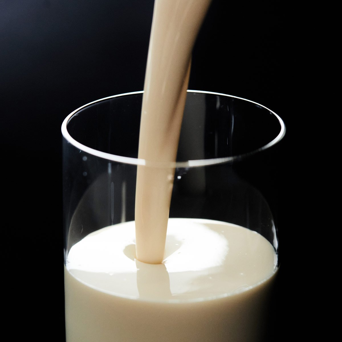 Pouring PURIS non-dairy milk
